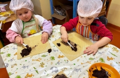 2025-01-22 - Kotki - Wafle teatralne własnoręcznie zrobione przez dzieci